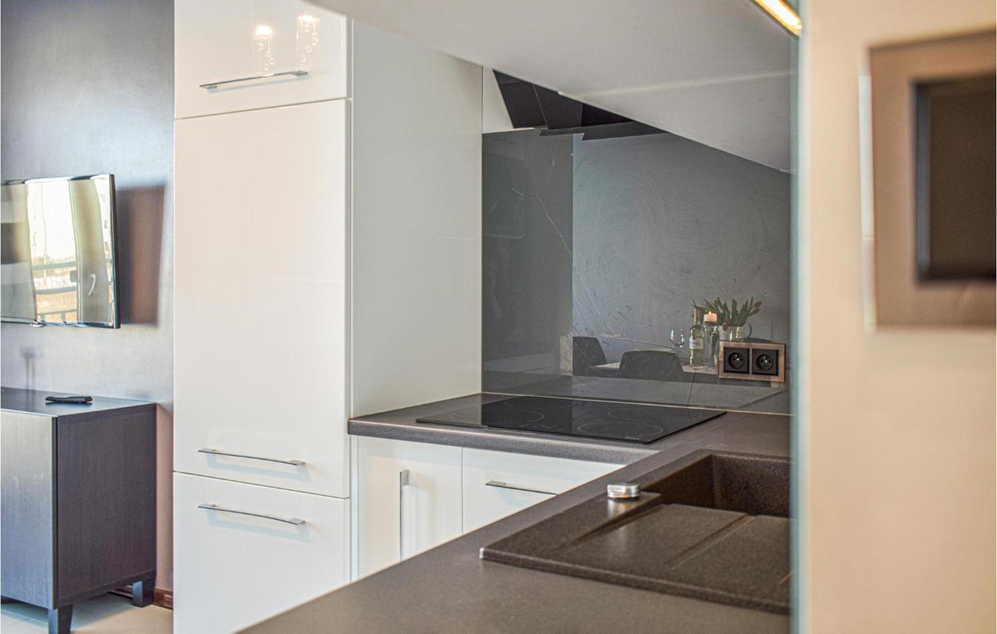 Nice Apartment In Darlowko With Wifi Exteriér fotografie