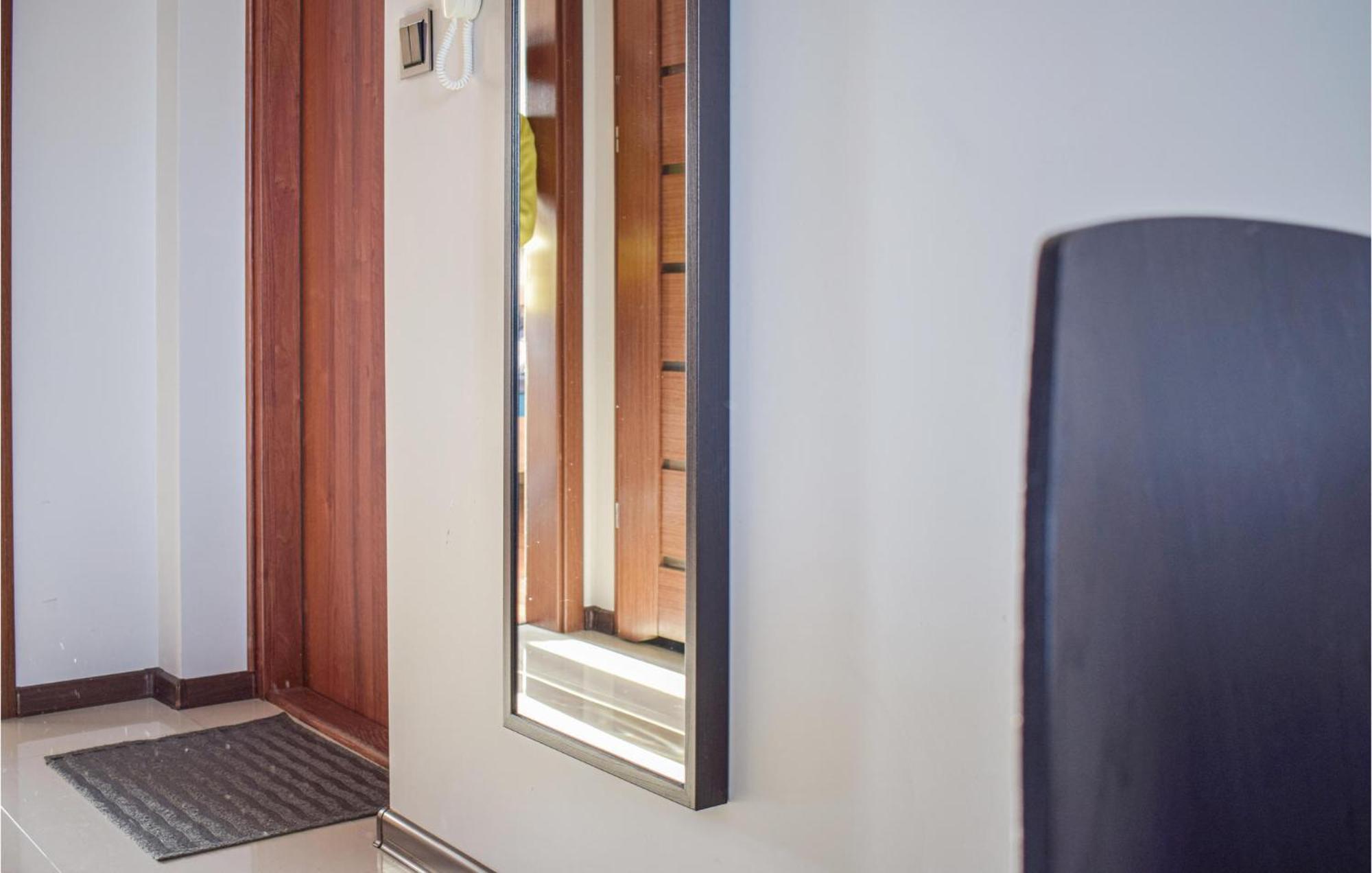 Nice Apartment In Darlowko With Wifi Exteriér fotografie