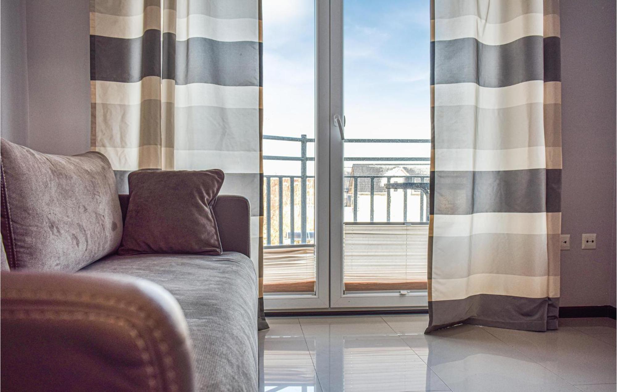 Nice Apartment In Darlowko With Wifi Exteriér fotografie